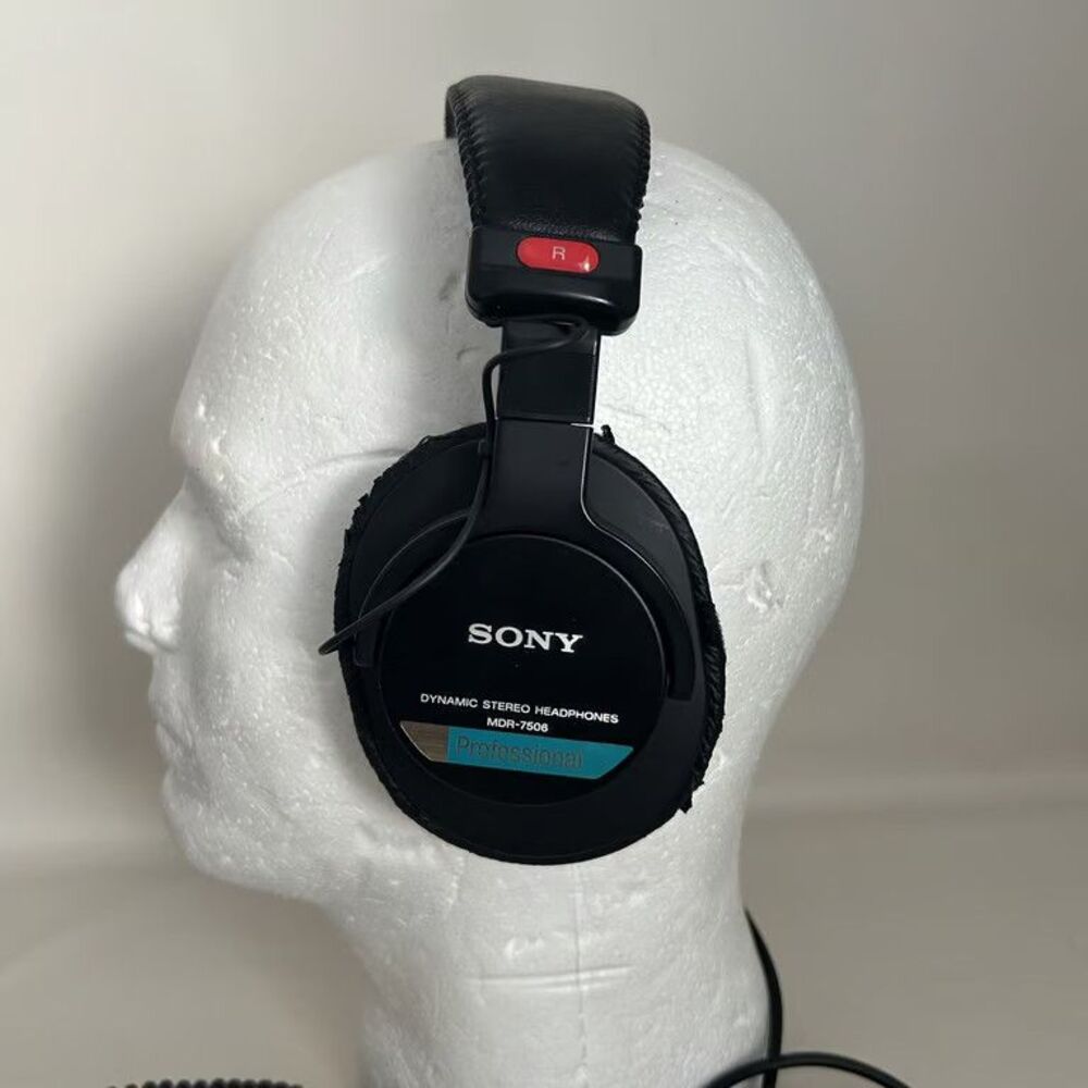 Sony MDR-7506 Professional Studio Monitor Headphones Wired For Parts Repair